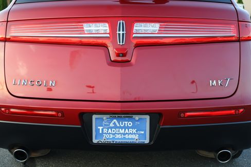 Used 2018 Lincoln MKT image 12