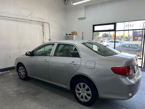 Used 2010 Toyota Corolla LE image 3