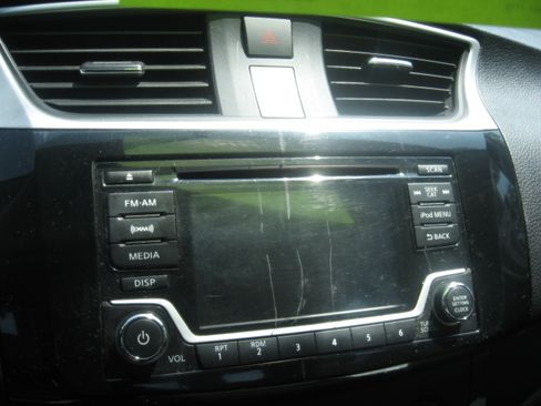 Used 2017 Nissan Sentra 1.8 image 11