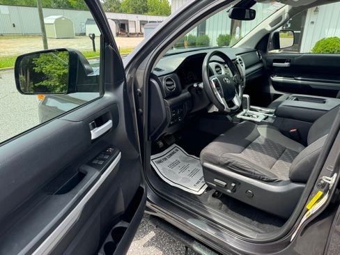 Used 2018 Toyota Tundra SR5 image 12