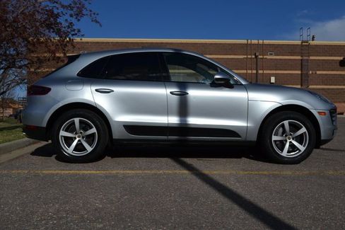 Used 2017 Porsche Macan image 8