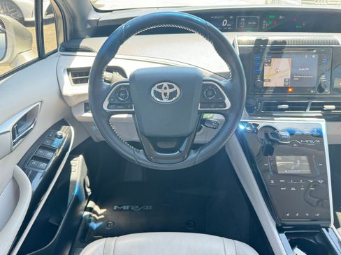 Used 2017 Toyota Mirai image 23