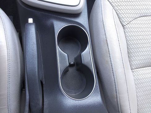 Used 2017 Hyundai Elantra Limited image 21