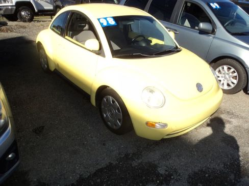 Used 1998 Volkswagen Beetle image 2