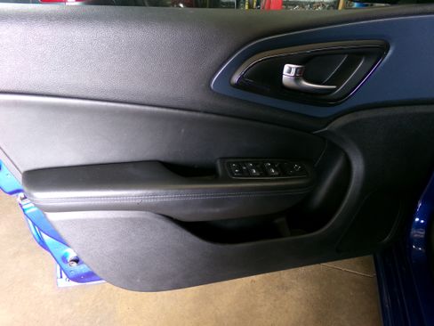 Used 2015 Chrysler 200 S image 16