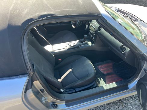 Used 2014 MAZDA MX-5 Miata Sport image 10