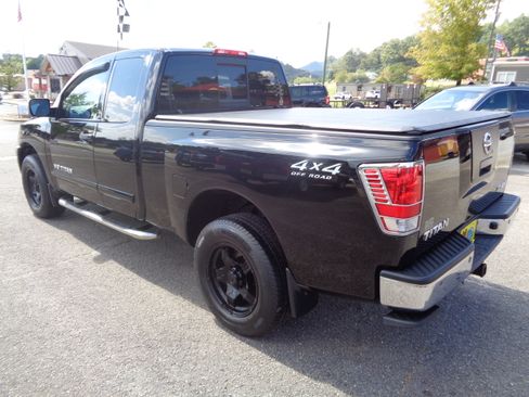 Used 2012 Nissan Titan SV image 3