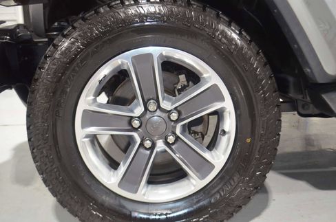 Used 2018 Jeep Wrangler Unlimited Sahara image 11