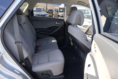 Used 2019 Hyundai Santa Fe XL SE image 17