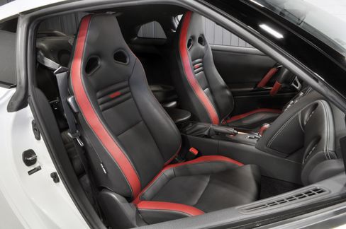 Used 2014 Nissan GT-R Black Edition image 11