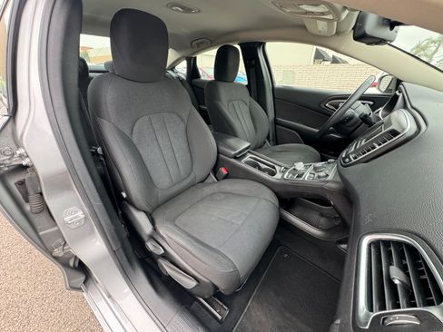 Used 2017 Chrysler 200 Touring image 20