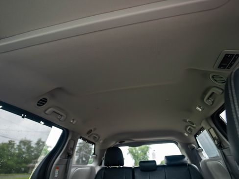 Used 2015 Toyota Sienna SE image 64