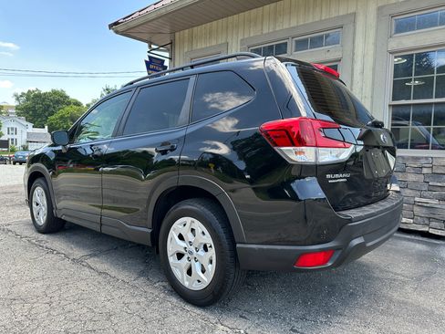 Used 2019 Subaru Forester image 3