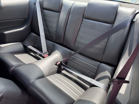 Used 2005 Ford Mustang GT Premium image 11