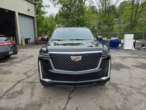 Used 2021 Cadillac Escalade Premium image 2