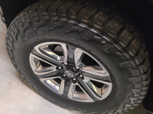 Used 2018 Toyota Tacoma TRD Off-Road image 26