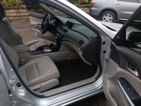 Used 2010 Honda Accord EX-L image 17