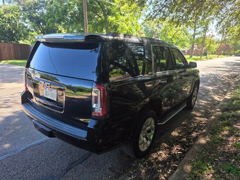Used 2017 GMC Yukon SLT image 5