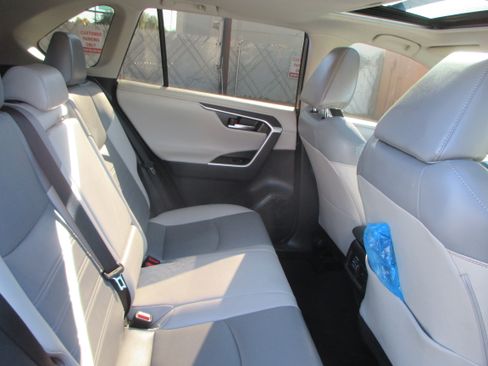 Used 2021 Toyota RAV4 Limited image 12