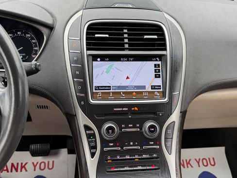Used 2017 Lincoln MKX Select image 23