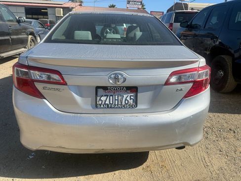 Used 2013 Toyota Camry L image 9
