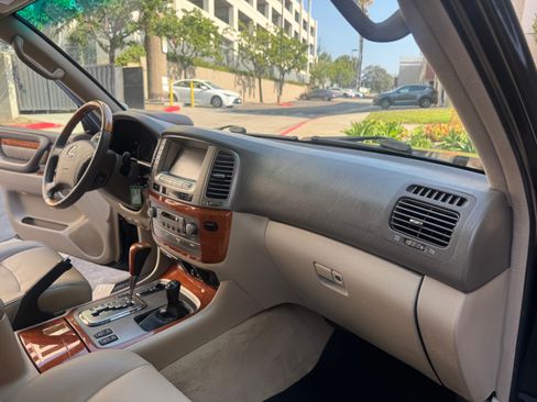 Used 2005 Lexus LX 470 image 26