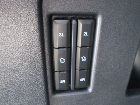 Used 2022 Ford Expedition Max Limited image 16