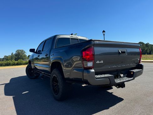 Used 2020 Toyota Tacoma SR image 16