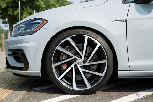 Used 2019 Volkswagen Golf R image 34