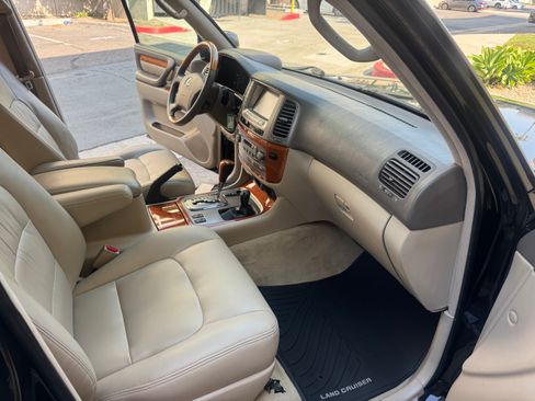 Used 2005 Lexus LX 470 image 23