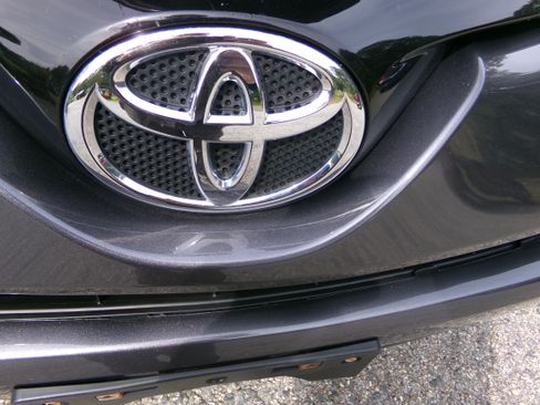 Used 2016 Toyota RAV4 XLE image 19