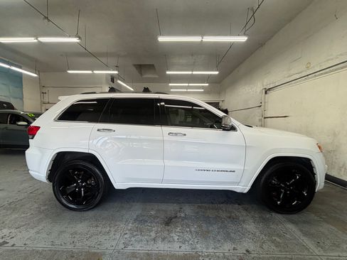 Used 2015 Jeep Grand Cherokee Overland image 2