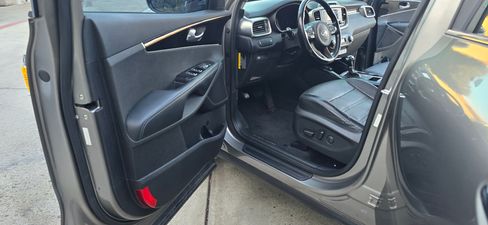 Used 2016 Kia Sorento EX-L image 32