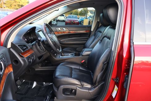 Used 2018 Lincoln MKT image 13