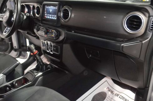 Used 2018 Jeep Wrangler Unlimited Sahara image 23