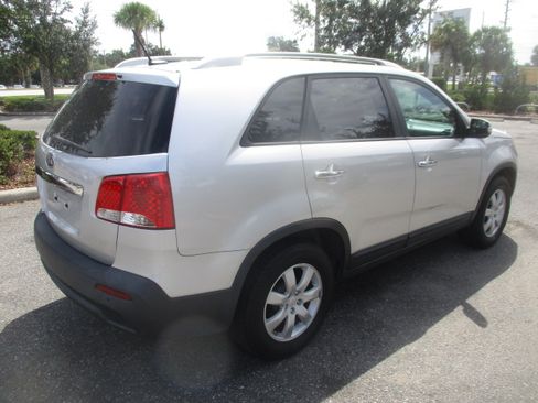 Used 2011 Kia Sorento LX image 5