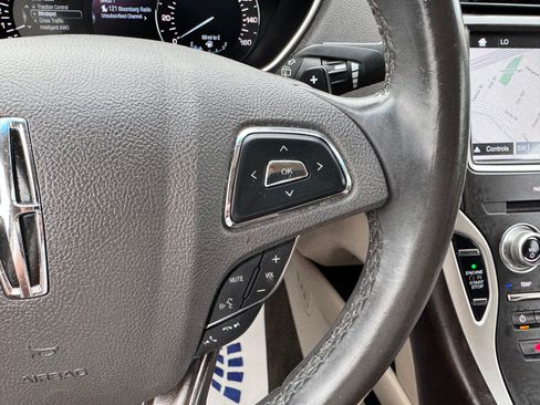 Used 2017 Lincoln MKX Select image 16