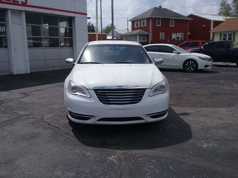 Used 2013 Chrysler 200 Limited image 5