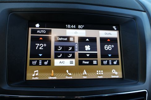 Used 2018 Lincoln MKT image 28