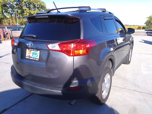 Used 2015 Toyota RAV4 LE image 4