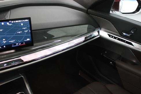 Used 2023 BMW i7 xDrive60 image 40