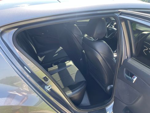 Used 2015 Hyundai Veloster image 11