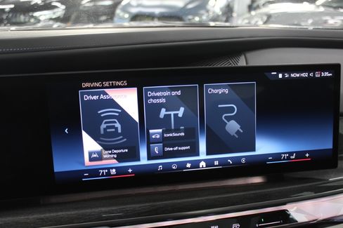 Used 2023 BMW i7 xDrive60 image 29