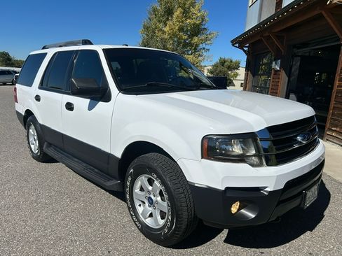 Used 2017 Ford Expedition XL image 2