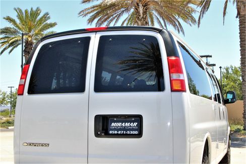 Used 2018 Chevrolet Express 3500 LT image 6