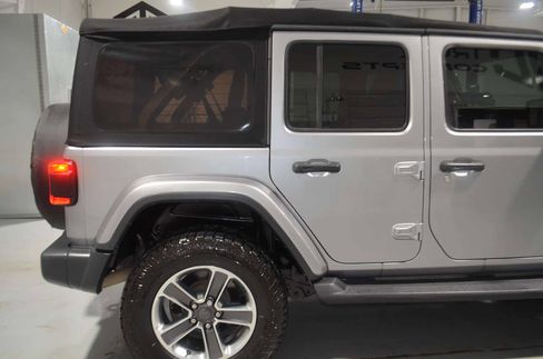 Used 2018 Jeep Wrangler Unlimited Sahara image 8