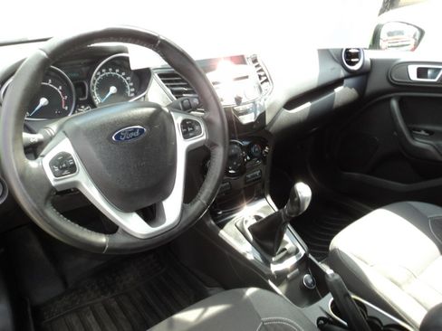 Used 2014 Ford Fiesta SE image 4