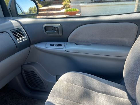 Used 2003 Toyota Sienna CE image 11