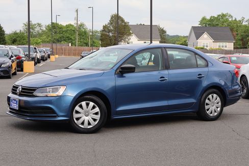 Used 2015 Volkswagen Jetta S image 2