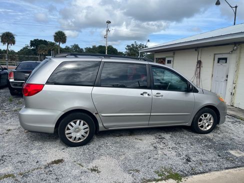 Used 2010 Toyota Sienna image 5